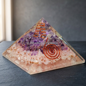 Escultura de Pirámide Triangular de Cuarzo Rosa Tallada con Diseño Espiral de Orgón para Decoración del Hogar - Product Image 3