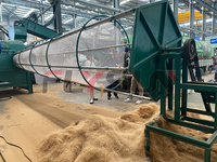 Ligne de production de transformation des coques de noix de coco, épluchage des coques de noix de coco, séparation des fibres et du coco coir, équipement de briquetage du coco coir