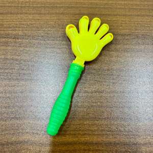 Mini clapets à main en plastique jouets personnalisables pour enfants bonbons remplissage fabricant de bruit pour faveur de fête - Product Image 4