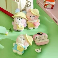 Poupées en peluche mignonnes et douces de différents modèles avec porte-clés et pendentifs brillants