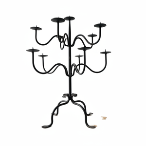 Pièce maîtresse de candélabre luxueux en métal argenté à plusieurs bras pour la réception de mariage de Noël Arrangement de bougie de table à la main - Product Image 1