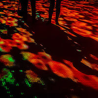 La publicité de panneaux extérieurs plancher led intérieur transparent plancher de danse interactif écran de visualisation led de carrelage vidéo.