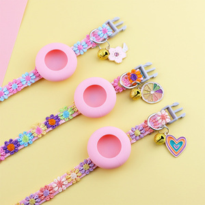 <span class=keywords><strong>2023</strong></span> nueva llegada Ins <span class=keywords><strong>Airtag</strong></span> perro gato Collar colorido encaje Floral patrón con campana personalizada para cachorro y gatito - Product Image 2