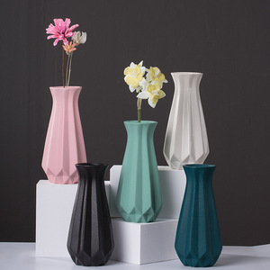 Vase de table en porcelaine de style européen bohème, ornement créatif, simple, moderne, luxe léger, rétro, décoration d'intérieur artisanale - Product Image 1