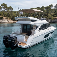 Yacht à flybridge en fibre de verre de 33 pieds (9,93 m) avec deux moteurs hors-bord de 300 CV, 3 cabines avec salles de bain privées, fabricant certifié