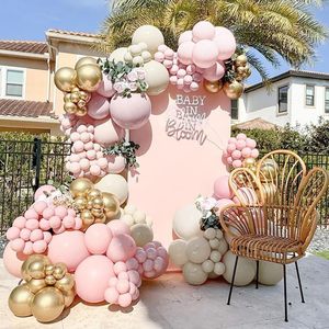 طقم قوس بالونات بالجملة مع بالونات لاتكس بألوان وردي فاتح وكريمي وذهبي وبالونات كروم - Product Image 1