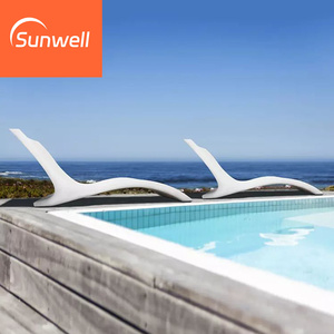 Conjunto de Sillas de Plástico Resistentes y Modernas para Exteriores, Color Blanco, para Adultos, para Uso en Piscinas, Hoteles y Villas - Product Image 3