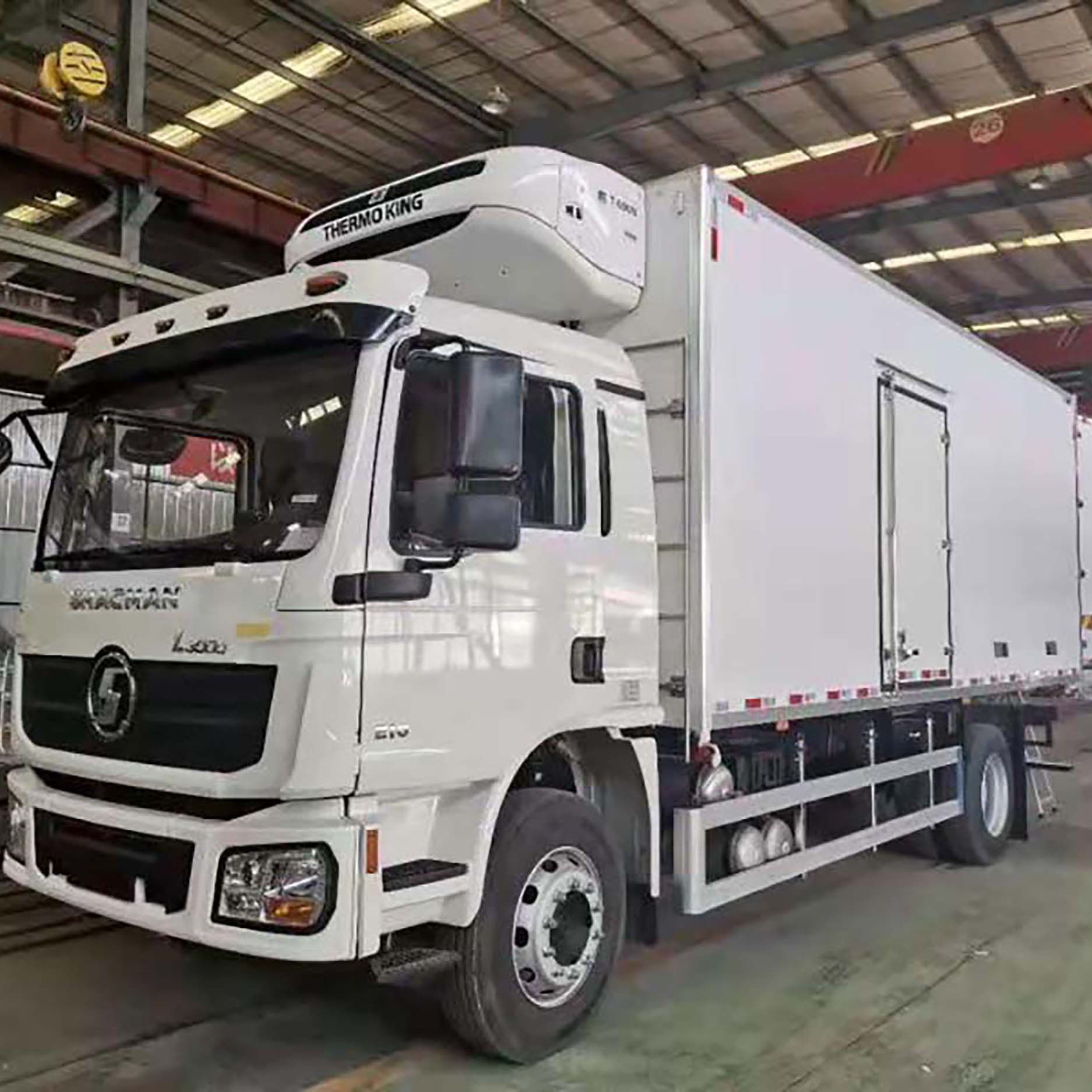 210HP شكمان F3000 L3000 H3000 4*2 Euro III شاحنة مبردة للبيع