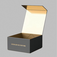 Boîte d'emballage en papier rigide carrée personnalisée, boîte à fermeture magnétique noire pour l'emballage de t-shirts, de vêtements et de cadeaux
