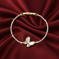 Magnifique Bracelet en Laiton Plaqué Or 14K avec Coquillage Incrusté de Papillons et Chaîne Tennis Entièrement Sertie de Zircons Cubiques, Bijou Tendance pour Événements de Gala et Soirées Mondaines