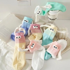Chaussettes magnétiques unisexes à la main avec personnage mignon 3D Eyes Crew Mid-Tube Length <span class=keywords><strong>Lol</strong></span> Cadeau pour jeunes adolescents - Product Image 3