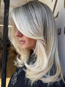 Perruques en cheveux russes de bonne qualité pour femmes, couleur blond clair avec mèches, perruque ondulée avec dentelle frontale sans colle, personnalisable - Product Image 5