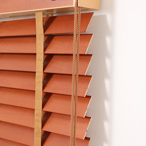 ستائر خشب الزيزفون مبيعات المصنع مباشرة ستائر فينيسية 2 بوصة مختومة لاسلكية حزام سلم ستائر مانعة للضوء وقابلة للتنفس - Product Image 4