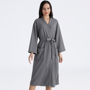 Vestaglia da Matrimonio Personalizzata con Nome Ricamato, Iniziali, Monogramma, Scollo a <span class=keywords><strong>V</strong></span> in Raso, Lunghezza al Ginocchio, Maniche Lunghe per Signore/Signo - Product Image 4