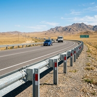 Barrière de sécurité routière à trois poutres RAL-RG 620 en acier galvanisé à chaud avec haute capacité de retenue pour autoroute