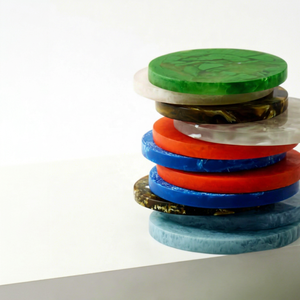 Ensemble de sous-verres en résine faits à la main, collection rouge, tapis antidérapants, écologiques, lavables, épaisseur 5 mm, diamètre 10 cm, protection pour table et boissons - Product Image 1