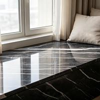 Grande dalle de marbre naturel poli, style moderne, base noir profond, veines blanches, idéale pour escalier de villa de luxe et fond de club.