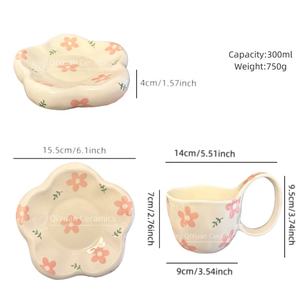 2025 nuova collezione tazza in ceramica a forma floreale con fiori dipinti a mano e fragola carina tazza da caffè in ceramica irregolare - Product Image 3