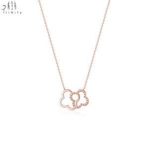 Collar con colgante de diamantes naturales y trébol de cuatro hojas doble entrelazado en oro rosa de 18 quilates para mujer, de Hong Kong Fine Jewelry Wholesaler - Product Image 3