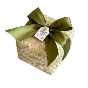 Boîte à bijoux en paille naturelle tressée à la main avec nœud en satin, boîte de rangement écologique tressée pour bijoux et cadeaux - Product Image 1
