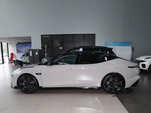 Lynk & Co 10 EM-P 2026, autonomie BEV de 240 km, avec transmission électrique intelligente 4 roues motrices, berline intermédiaire de grande taille à 4 portes et 5 places, Lynk&Co 10 <span class=keywords><strong>EMP</strong></span> - Product Image 4