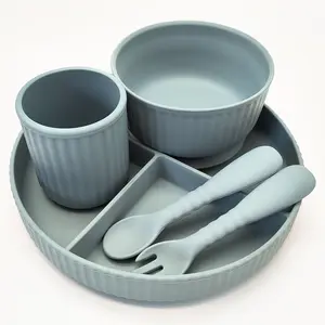 Nuovo Design Non tossico aspirazione in Silicone piatto per bambini ciotola cucchiaio in Silicone forchetta Set di tazze per l'alimentazione del bambino