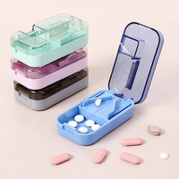 Boîte à pilules portable 3-en-1 en plastique durable et écologique, coupe-comprimés et séparateur multifonctionnel – Meilleure vente