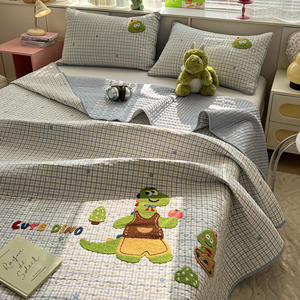 Parure <span class=keywords><strong>de</strong></span> <span class=keywords><strong>lit</strong></span> matelassée trois pièces INS Small Fresh avec broderie appliquée motif dessin animé mignon, couvre-<span class=keywords><strong>lit</strong></span> épaissi - Product Image 6