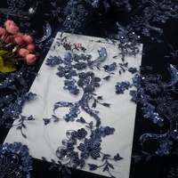 Tissu en dentelle de maille bleu marine de luxe, lourdement orné de perles et de broderies 3D à sequins, pour robes de soirée, robes de mariée et haute couture