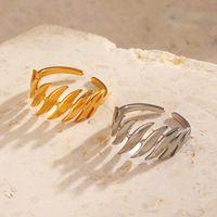 Cincin Garis Baja Anti Karat Lapis Emas 18K Gaya Eropa dan Amerika, Cincin Ujung Terbuka Baja Titanium Desain Tidak Beraturan, Pabrik