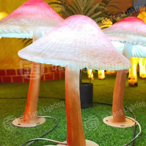 Lampe LED en forme de champignon à thème festif pour les fêtes de jardin et les célébrations en plein air - Product Image 2