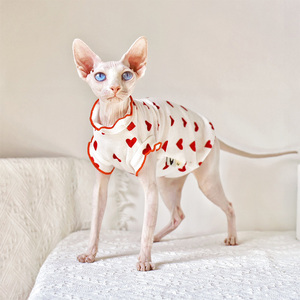 Vêtements de styliste de luxe pour <span class=keywords><strong>chat</strong></span> <span class=keywords><strong>Sphinx</strong></span>, gilet d'été en coton fin et rafraîchissant à imprimé cœur pour <span class=keywords><strong>chat</strong></span> Sphynx - Product Image 2