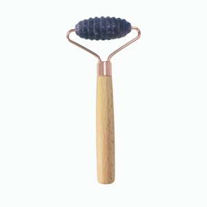 Rodillo de masaje facial de amatista para el cuidado de la piel - Product Image 3