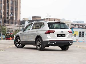سيارة فولكسفاغن Tiguan T Turbo SUV مستعملة مع تحكم في الرحلات ، إطارات R17 ، رف معدني للسقف ، نموذج يطمح - Product Image 5