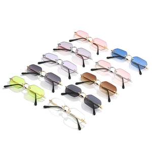 Gafas de Sol Cuadradas Sin Montura de Aleación para Hombre y Mujer, con Logotipo Personalizado, Moda 2025, Protección UV400, Montura Pequeña, Estilo Poligonal - Product Image 3