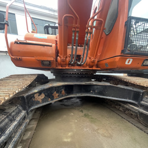 Excavatrice sur chenilles hydraulique DOOSAN DH420LC-7 d'occasion, 42 tonnes, pour travaux miniers et de construction - Product Image 4