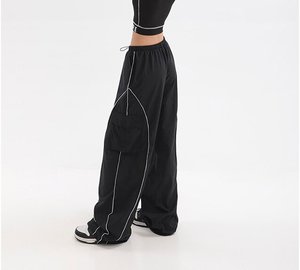 Pantalones de chándal anchos de cintura alta para mujer, estilo casual de trabajo, holgados, de nailon, con bolsillos cargo y elásticos. - Product Image 5
