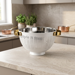 Passoire en acier inoxydable blanc avec poignées dorées pour le lavage des pâtes, des fruits et des légumes - Product Image 2