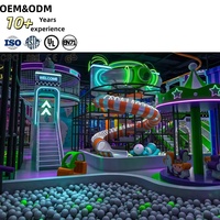 Équipement de terrain de jeu intérieur personnalisé, thème cyberpunk néon, toboggan en spirale, toboggan ondulé, portique WELCOME, carrousel, structure de saut et d'escalade |   OEM