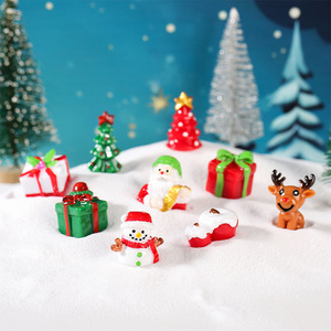 Juego de adornos navideños en miniatura de resina, mini muñeco de nieve, reno, decoraciones para árbol, para decoración navideña DIY, 8 piezas - Product Image 1