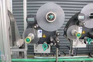Etiquetadora Automática de Etiquetas SKILT con Certificación CE para Cajas, Bandejas y Líneas de Empaquetado de Pollo |   Aplicador de Etiquetas Adhesivas Multifuncional - Product Image 5