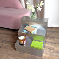 Table d'appoint moderne en acier inoxydable brossé/aluminium, design géométrique, pour présentoir architectural ou rehausseur de marches