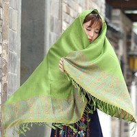 Vente en gros Écharpe Paisley Jacquard de style ethnique avec pompon Noix de cajou Châle en polyester Pashmina pour femmes pour l'automne