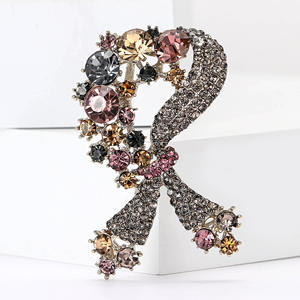 Broche en alliage noble avec diamants, fleur en cristal, corsage magnifique, forme carrée, plaqué or, parfait pour les mariages et les fêtes, cadeau idéal - Product Image 2