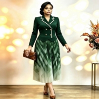 Robe plissée Miyake grande taille à imprimé géométrique dégradé, style blazer croisé à revers crantés, livrée rapidement
