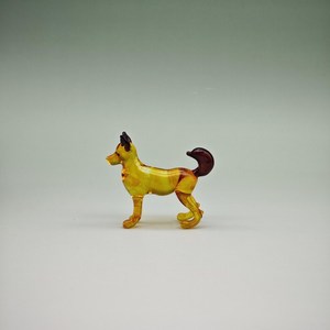 งานแกะสลักสุนัขจากแก้วเป่ามือ สีเหลืองอำพัน ของตกแต่งศิลปะ งานแฮนด์เมด - Product Image 3