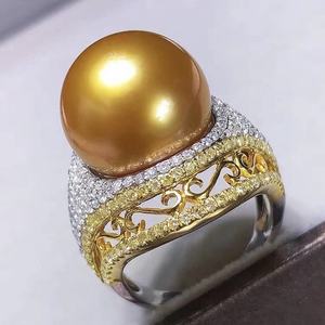 Bague en or naturel incrustée de perles de précision 925, 13-14 mm, ronde, avec un design de bouche mobile, lumière intense et sans défaut - Product Image 2