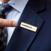 Badges nominatifs vierges avec attaches magnétiques pour vestes et chemises