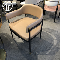 Chaise de salle à manger moderne en cuir OKi AW55 avec assise moelleuse - Design de luxe léger pour la salle à manger à domicile