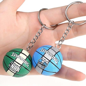 Venta al por mayor 3D equipo de baloncesto llavero personalizado fanáticos de los <span class=keywords><strong>deportes</strong></span> recuerdo regalos promocionales Mini baloncesto modelo llaveros - Product Image 4